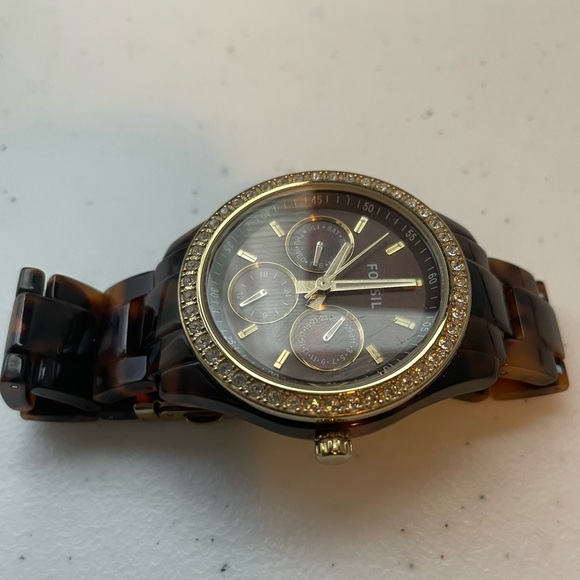 Women’s Tortoise Shell Fossil Watch - Picture 4 of 5